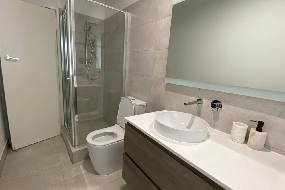 Elegant 2-bedroom House in Prahran w/ Parking!