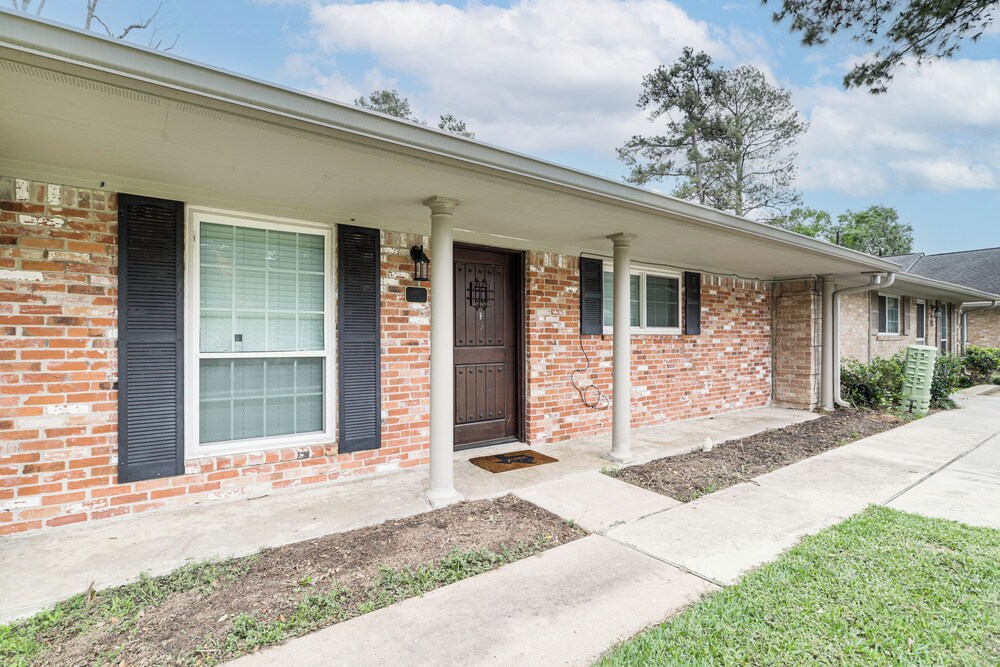 Pool Access: Energy Corridor Townhome in Houston!
