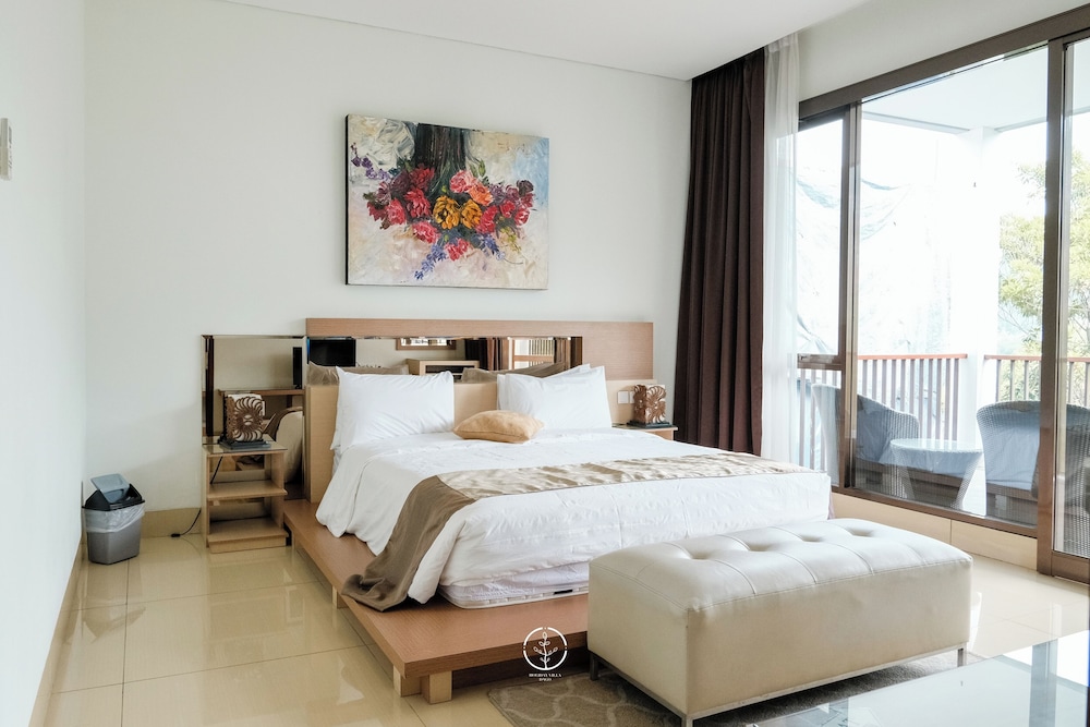 Mentari Hill View 8 BR heated pool and movie room