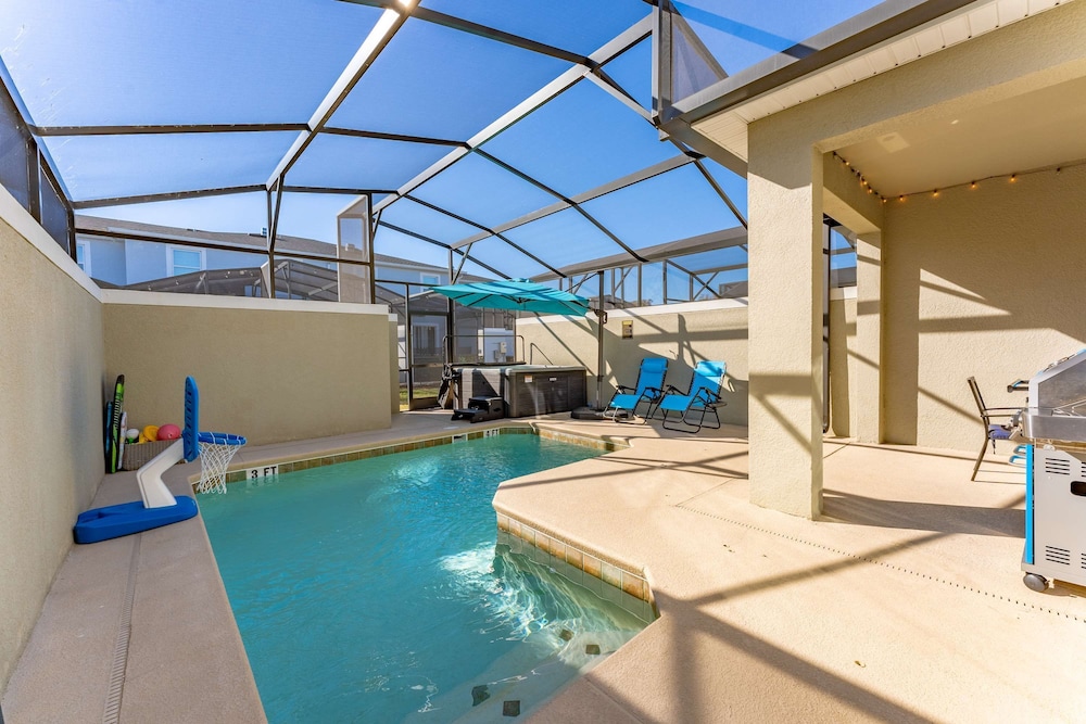 Private Disney Oasis With Pool Hot Tub Ps5 and Modern Amenities
