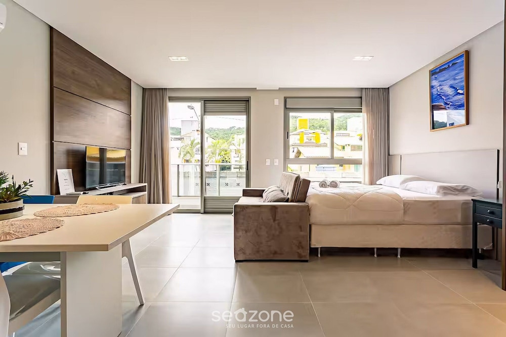 Elus - Building With Rooftop Pool 350m From the Beach!