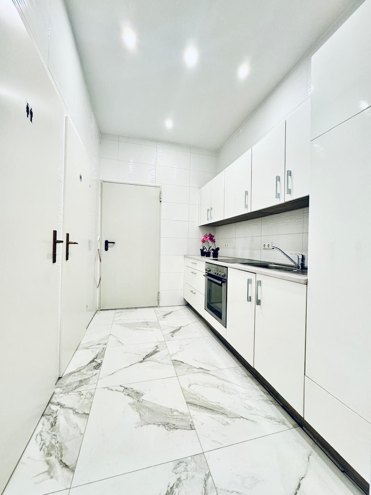 5BR Apartment Near Kaufpark Alterlaa