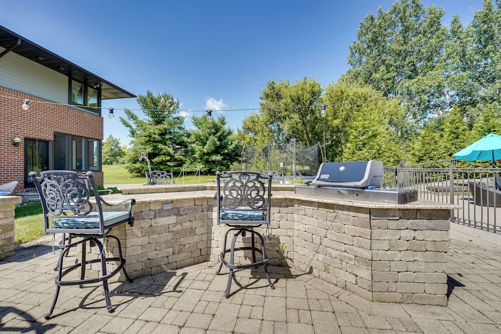 Spacious Family Getaway: 8 Mi to Main St Ann Arbor