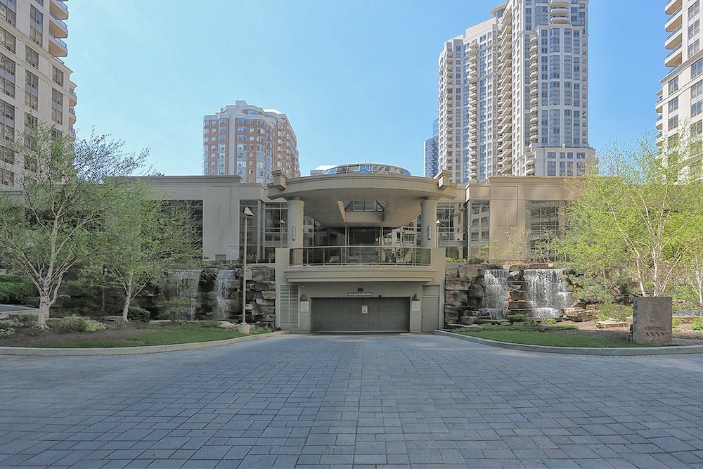 NAPA Furnished Suites Square One
