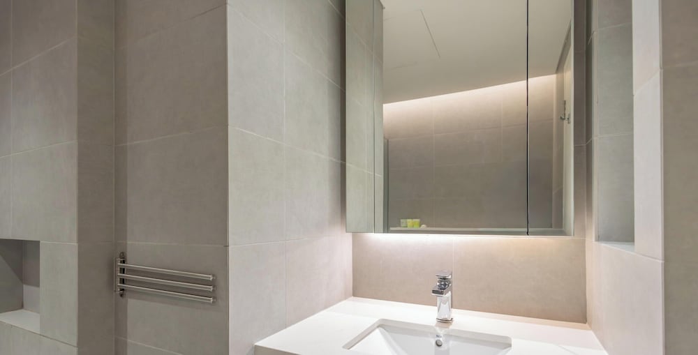 LUX The Business Bay Executive Suite
