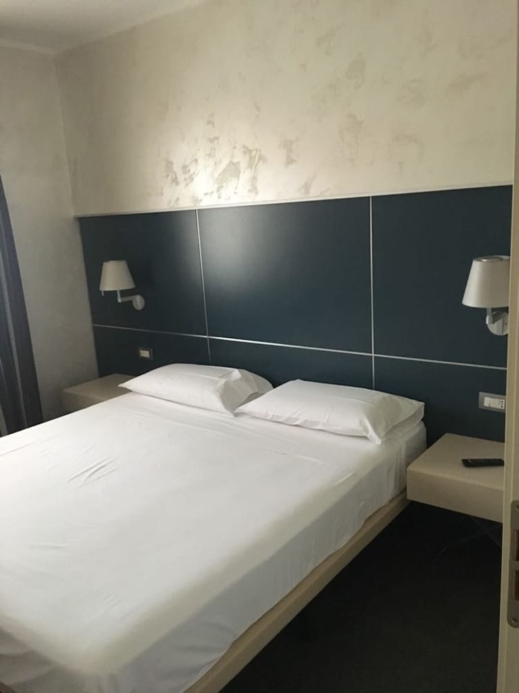 Home Club Suite Hotel photo 5