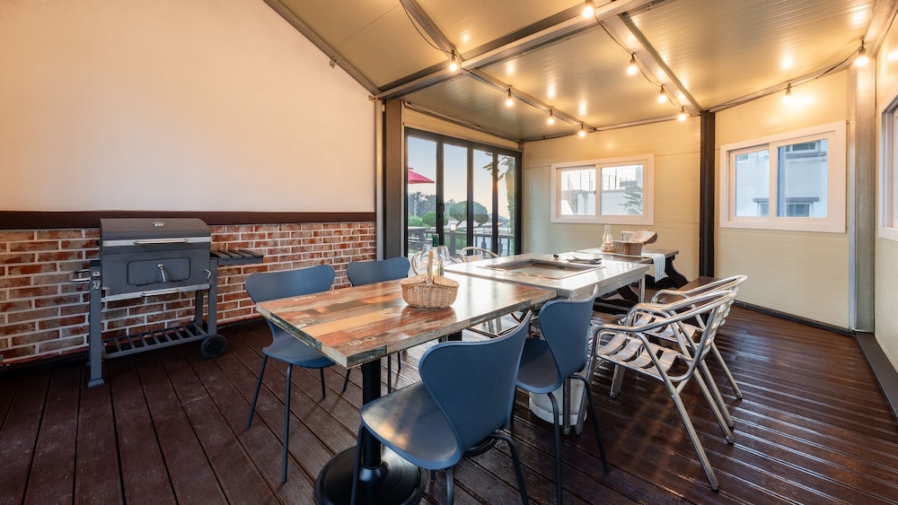 Jigeum Yeosu Ocean View Pension