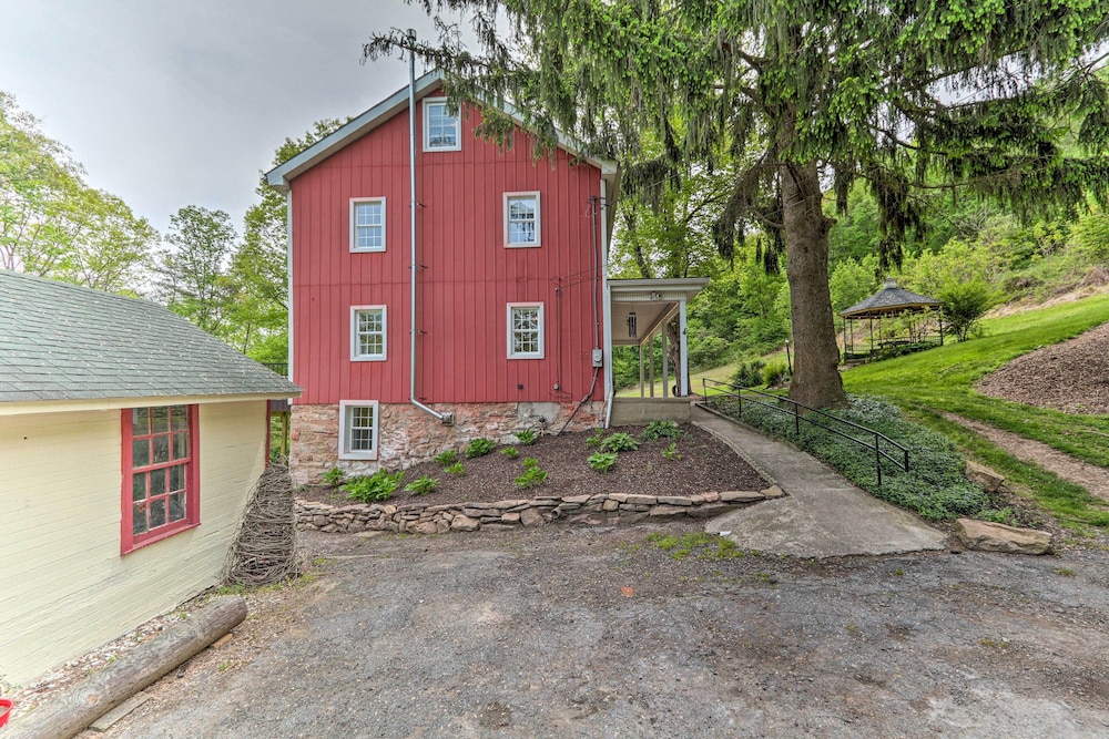 The Millersburg Mountain House Getaway w/ Gazebo!
