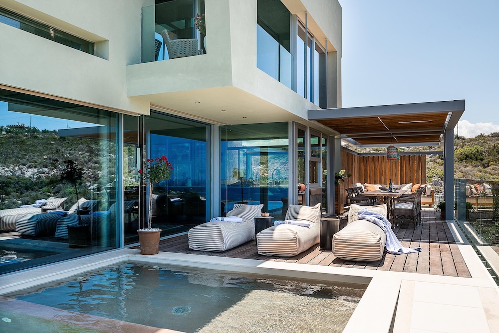 Villa Charlotte by CuraVillas Collection