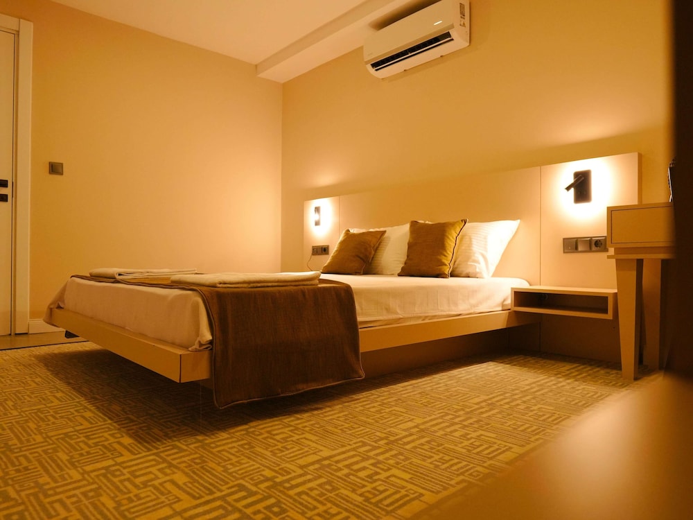 Bonnie City Hotel - Image 16