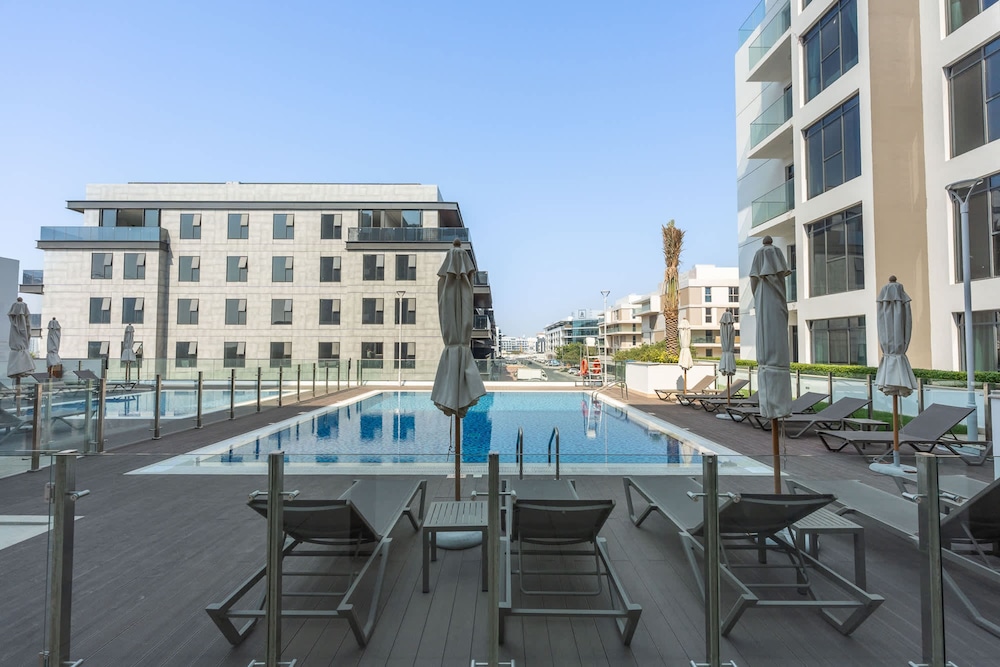 Contemporary 2BR in Azizi Greenfield - Meydan