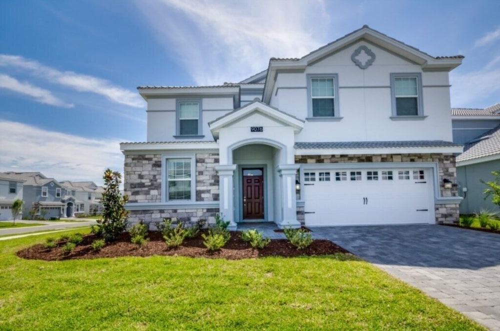 8 Bed 5 Bath Champions Villa - Image 1