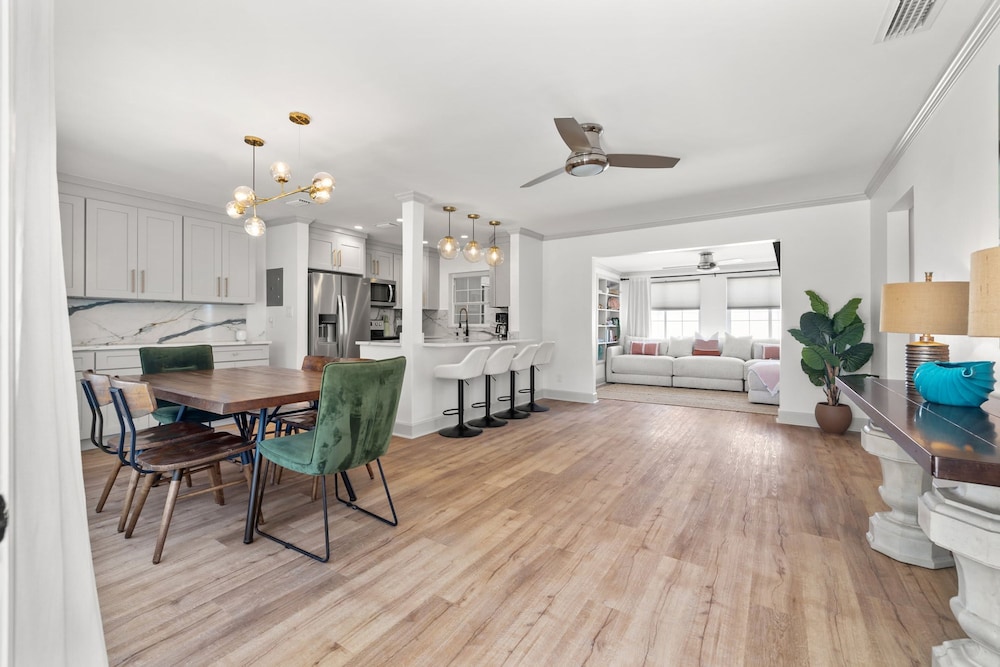 Stylish Villa Near Treasure Island Beaches