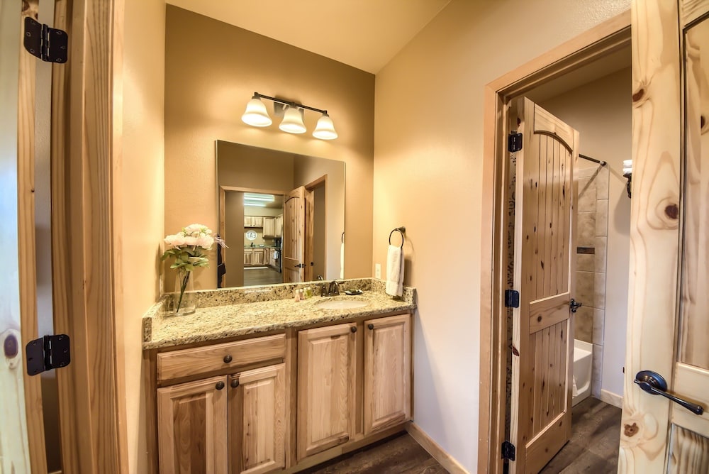 Oma13a14 Gruene Bungalow At Old Mills Resort 6 Bedroom Condo