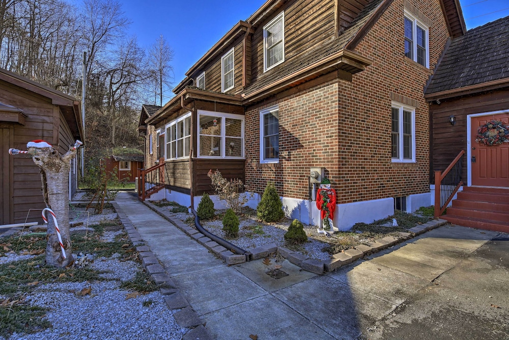 Half-mi to Dawkins Rail Trail: Family Home w/ Yard view 4