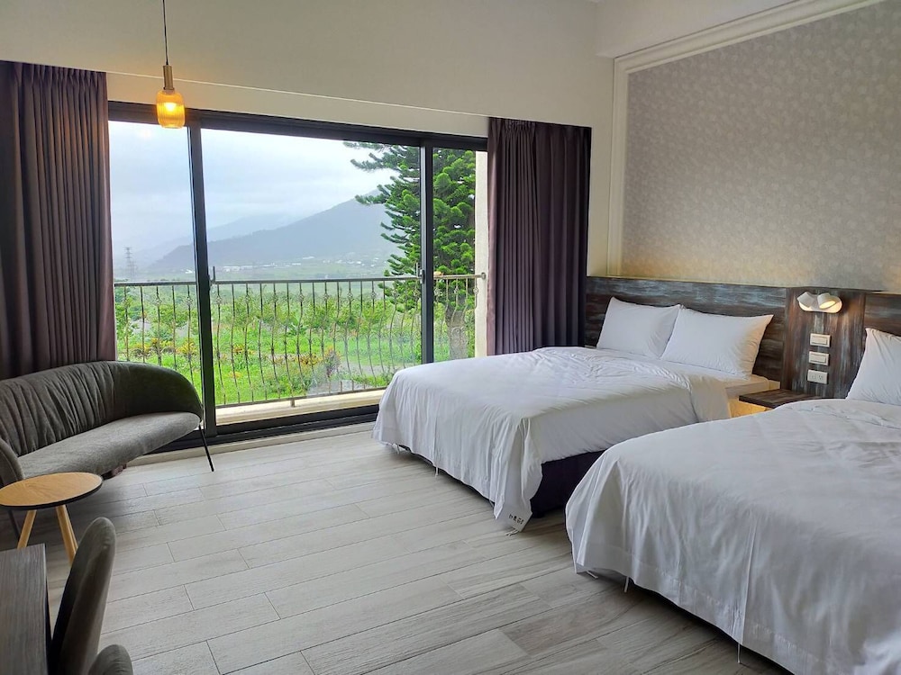 Chulu Manor Hotel view 5