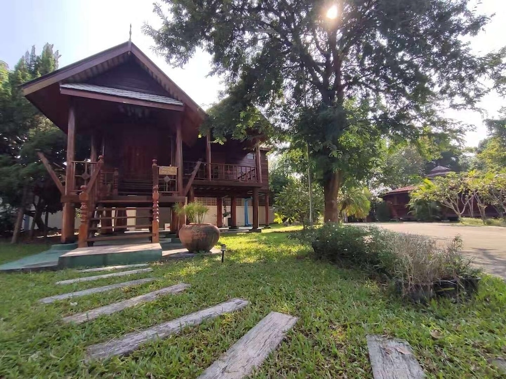 CAPITAL O923 Elephant at baan Tawai view 4