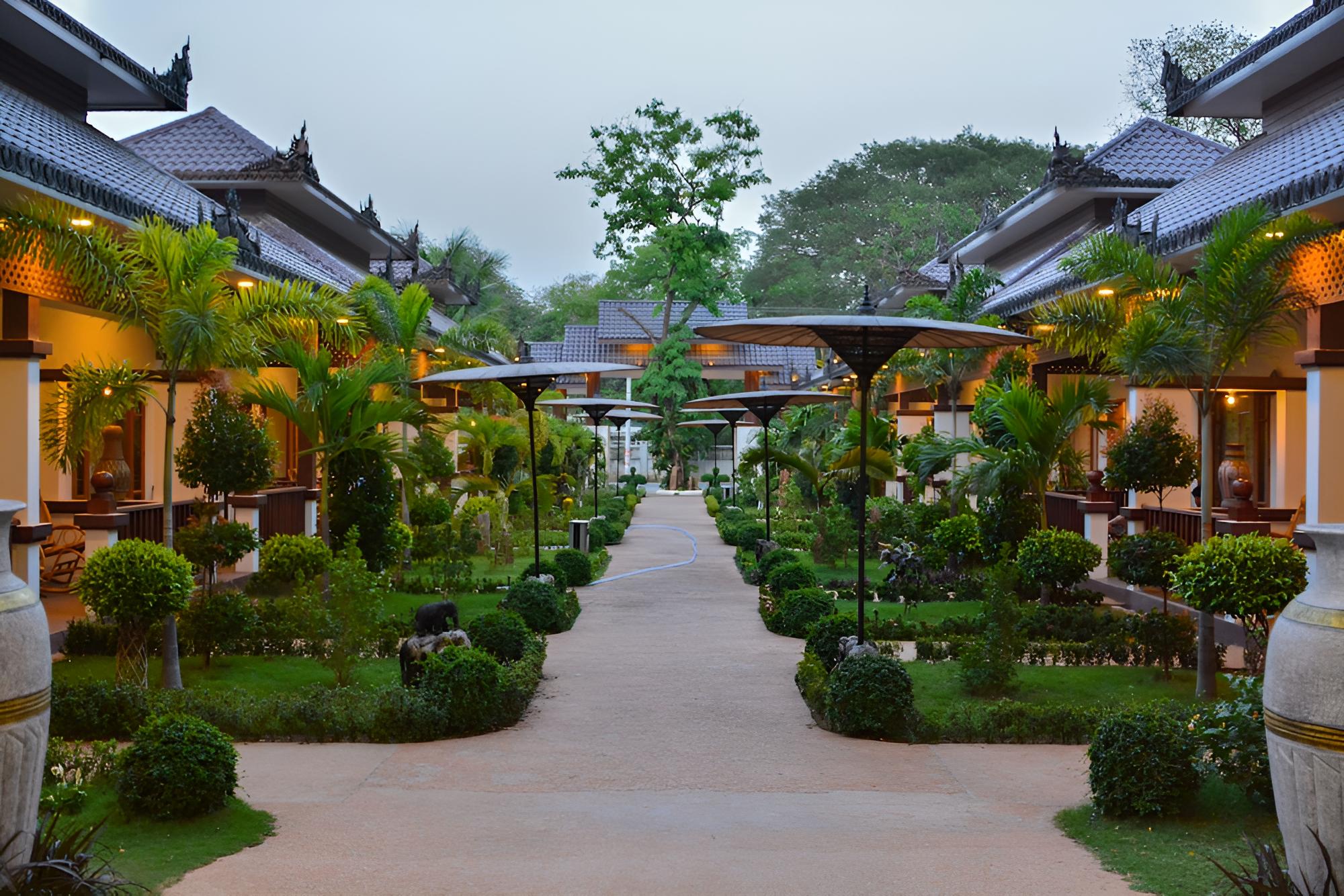 Yadanarpon Dynasty Hotel
