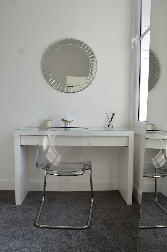 Spacious 3 Bedroom Flat in the City Centre