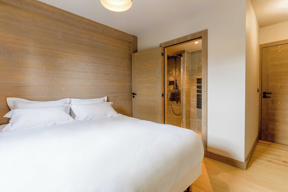 Luxurious 4-room Apartment With Swimming Pool, Gym, spa and Parking view 3