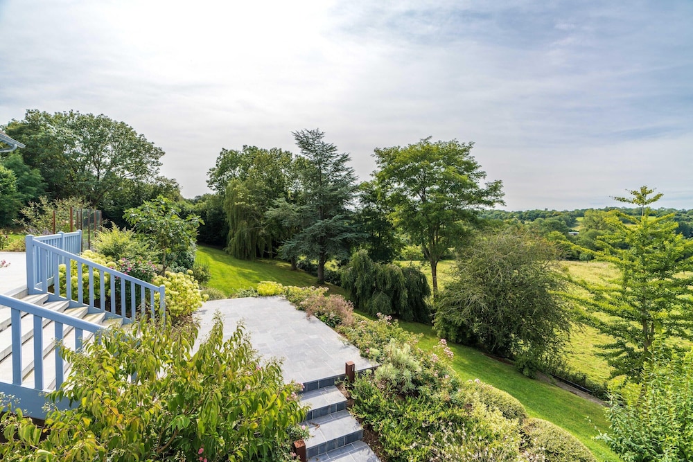 Blueberry of the Valley - House With Swimming Pool