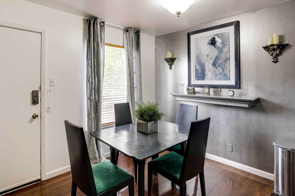 Chic Dallas Condo w/ Pool, Walk to Knox Street! view 2