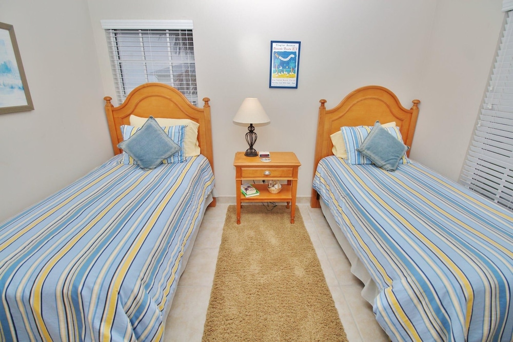 Colony Beach Club 228