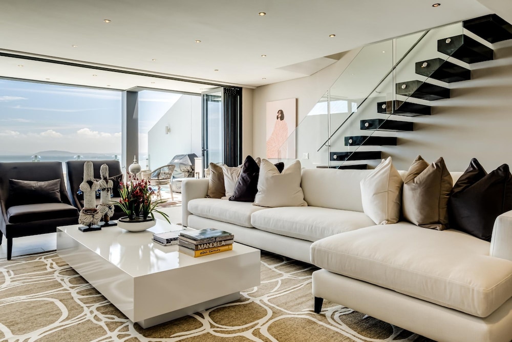 Top Urban Escape w Pool and Ocean View Villa Alexa