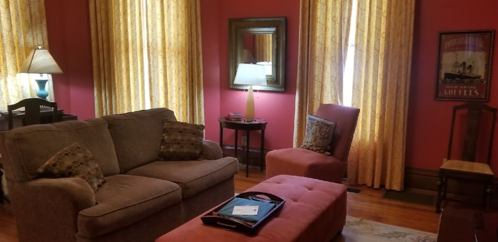 Downtown Guest Quarters Hotel