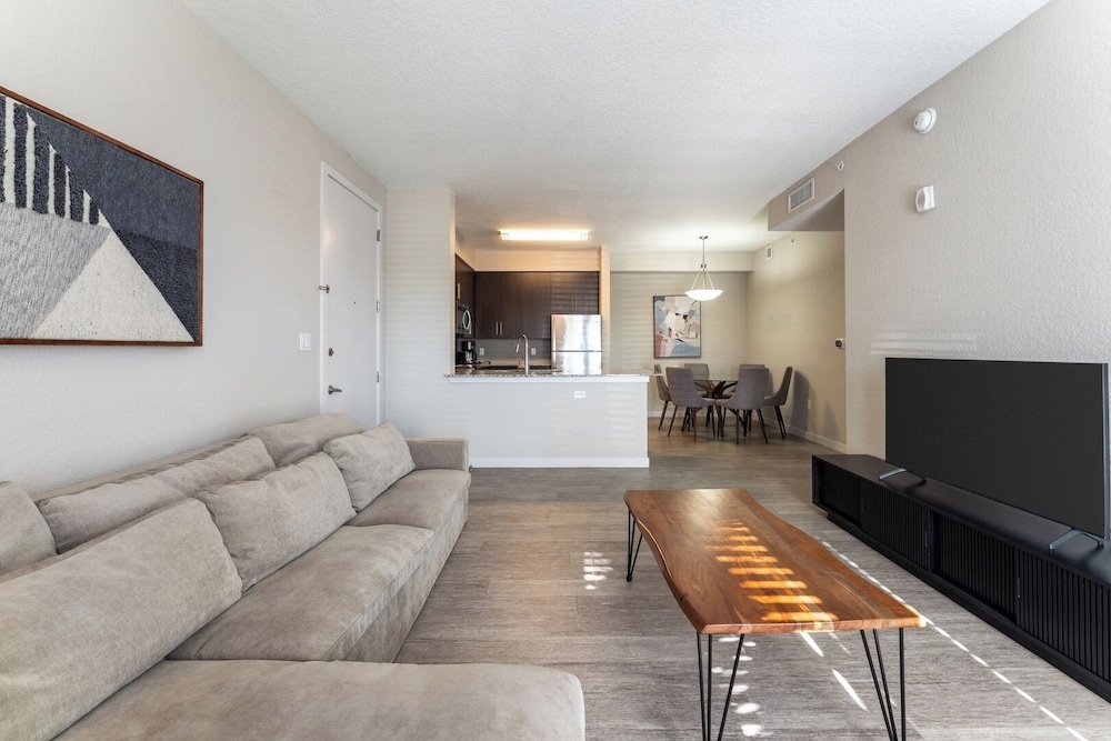 Daytona 2BR Getaway Parking Family & Pet-friendly