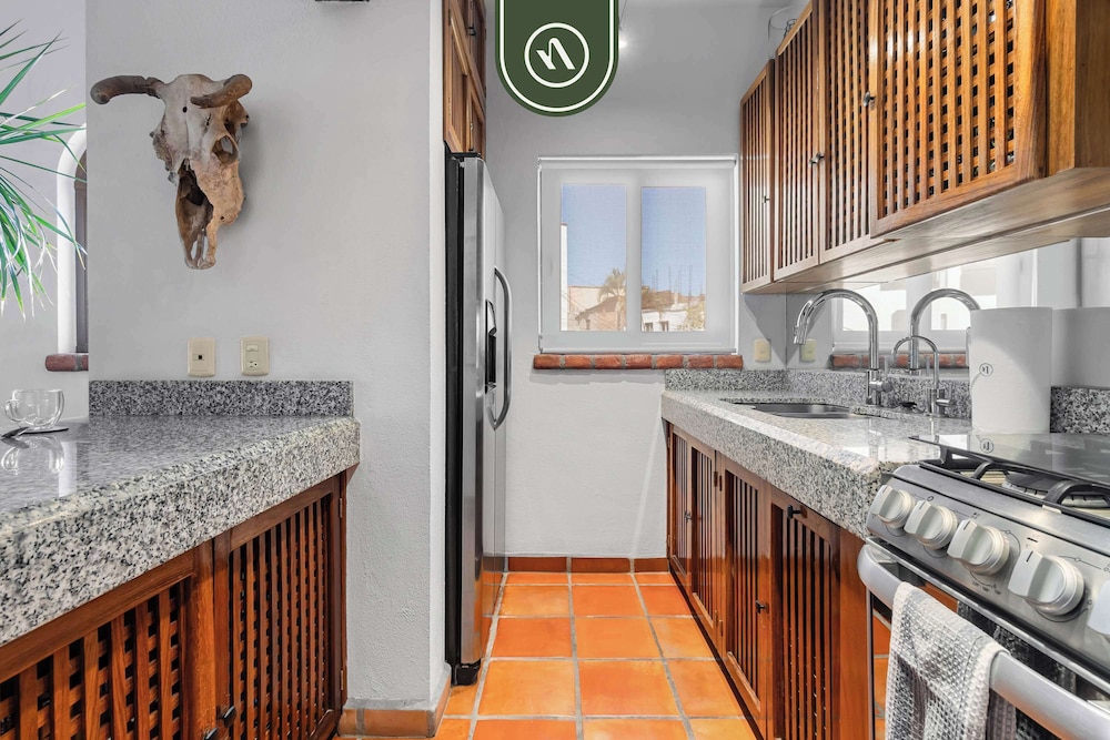 Stylish 2 BR Condo in Romantic Zone - Rooftop Pool