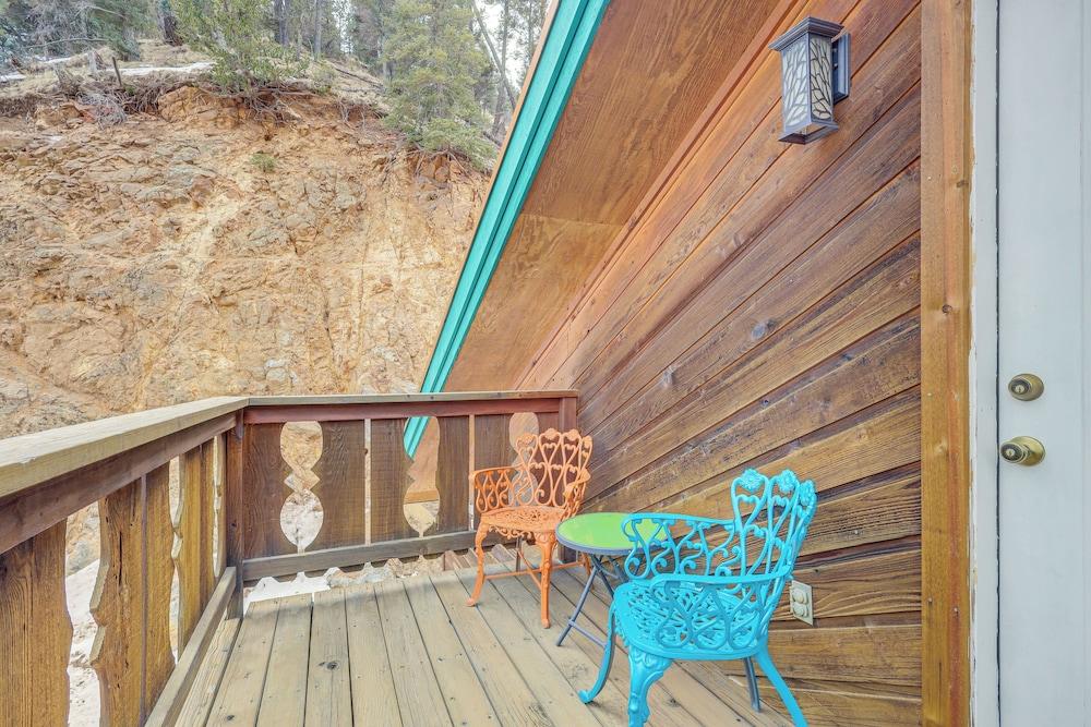 Walk to Main St: 'mountain Creek Home' w/ Chiminea