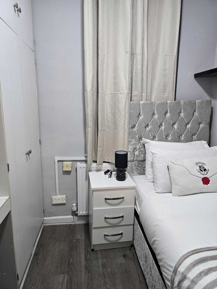 Heathrow roomzzzz B&B