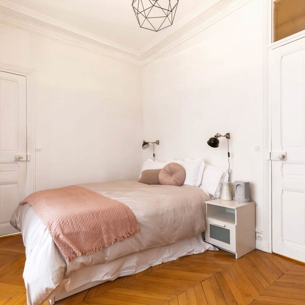 Chic Grenelle 3 Bedroom Apartment in Paris