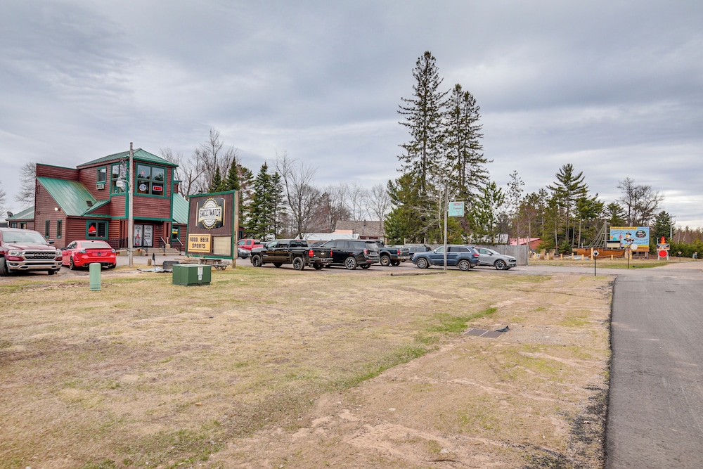 Boat Dock & Furnished Deck: Northwoods Lake House