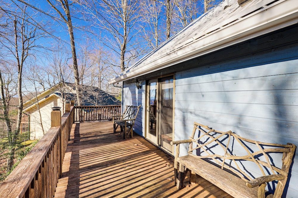 2 Mi to Ski Slopes! Mtn-view Home in Mars Hill