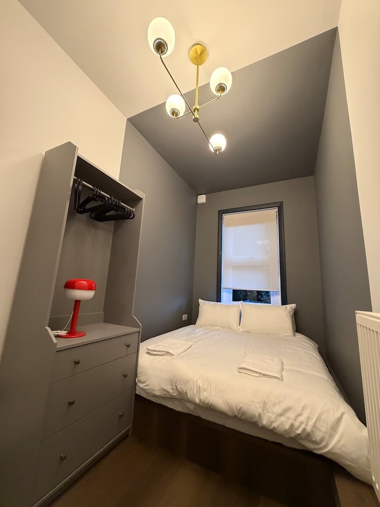 Luxury 2 5 Bedroom Flat in Southsea