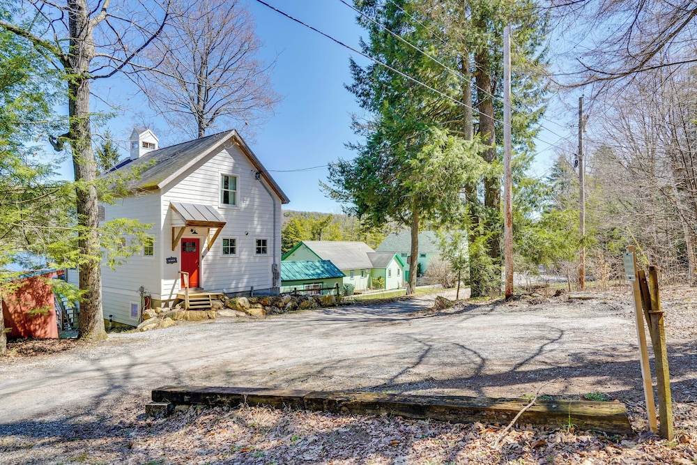 Paddle, Swim & Hike: Family Lake House in Vermont