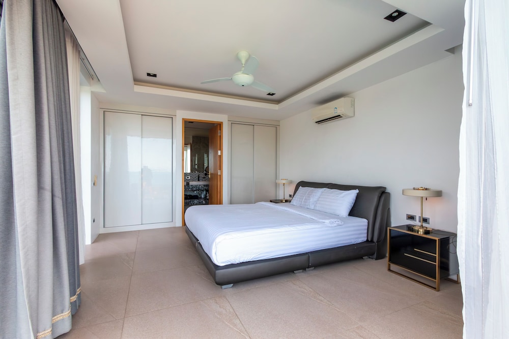 Seaview Hillside 3BR Infinity Pool V254