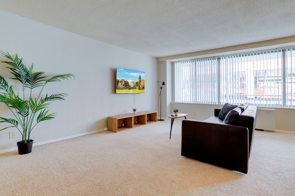 Modern 1BR Stay in Crystal City