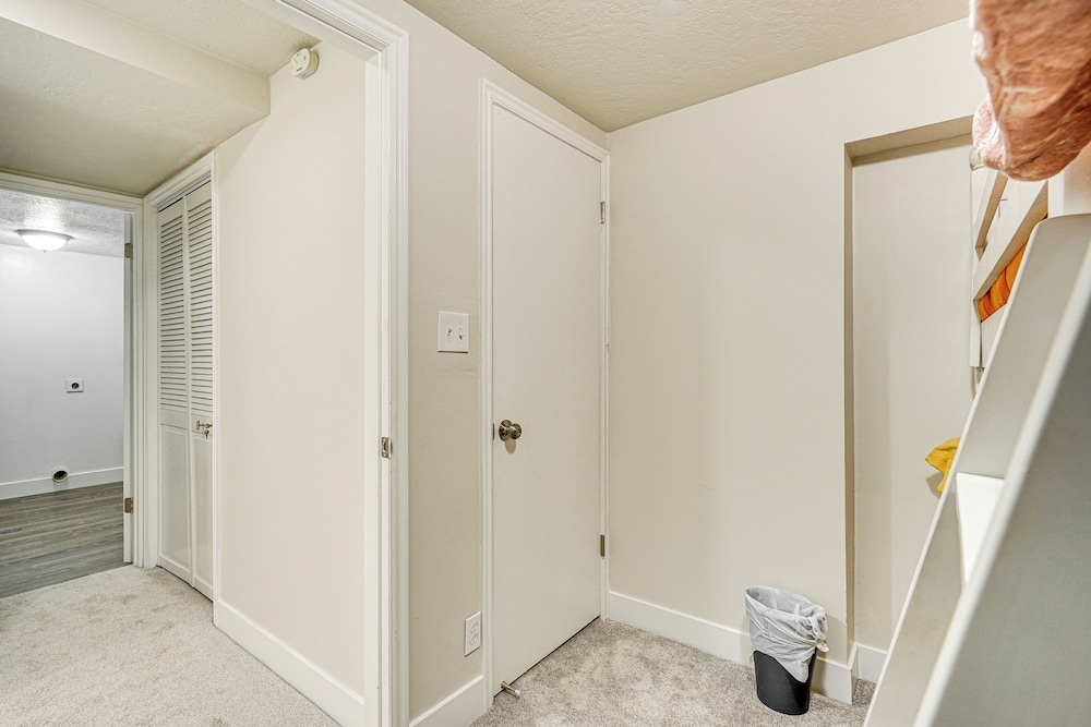 3 Mi to Valley Fair Mall: Salt Lake City Apt!