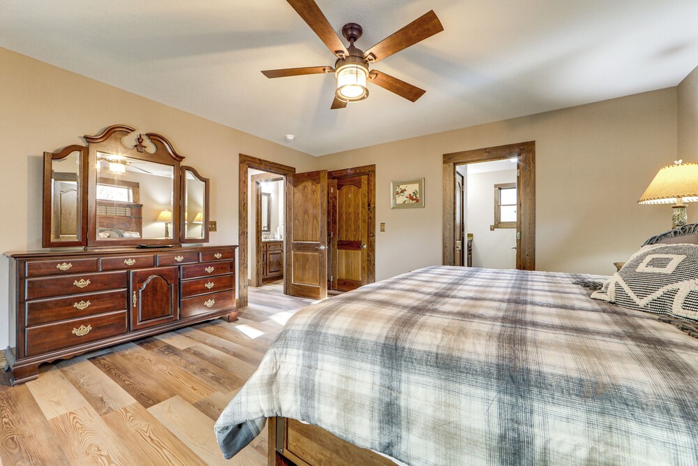Riverfront Cabin w/ Mtn Views in Robbinsville