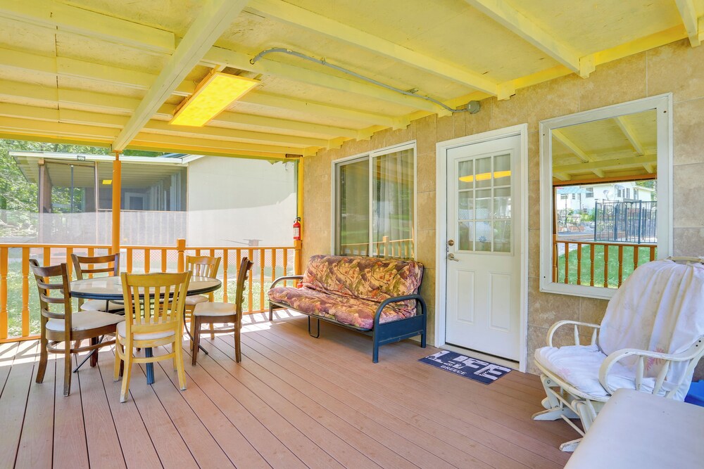 6 Mi to Bethel Woods: Cabin w/ Pool Access