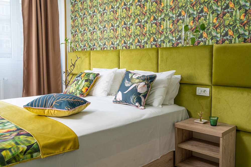Amazon Apartment - Cismigiu Gardens view 3