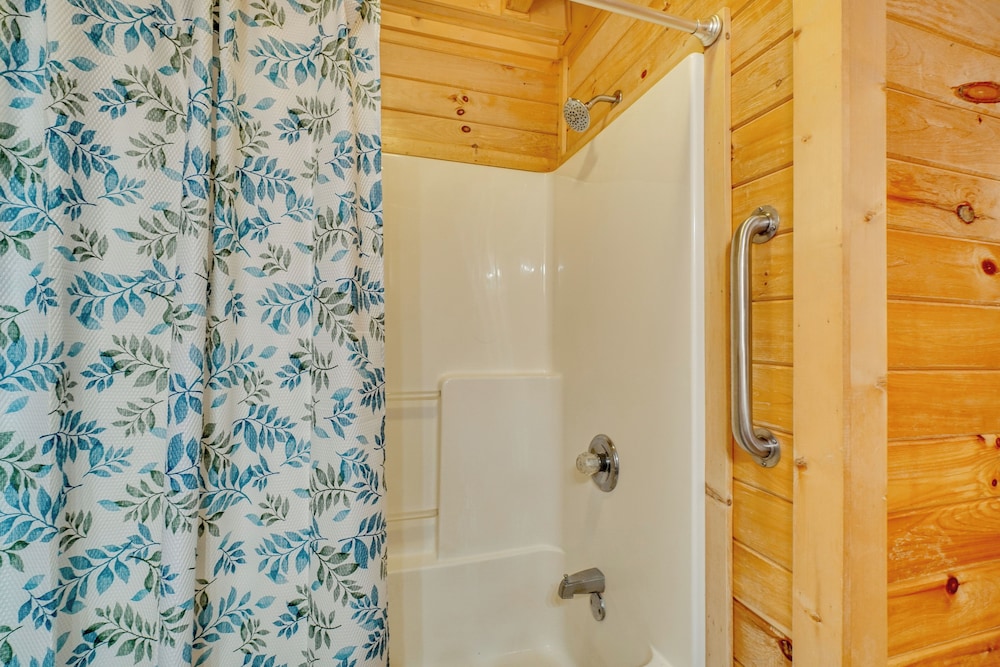 Walk to Douglas Lake: Cabin w/ Private Hot Tub!