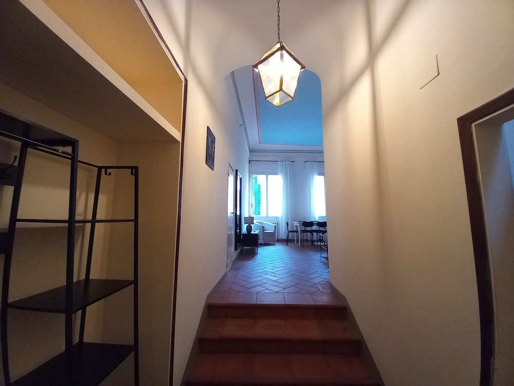 Moro in Firenze With 4 Bedrooms and 2 Bathrooms