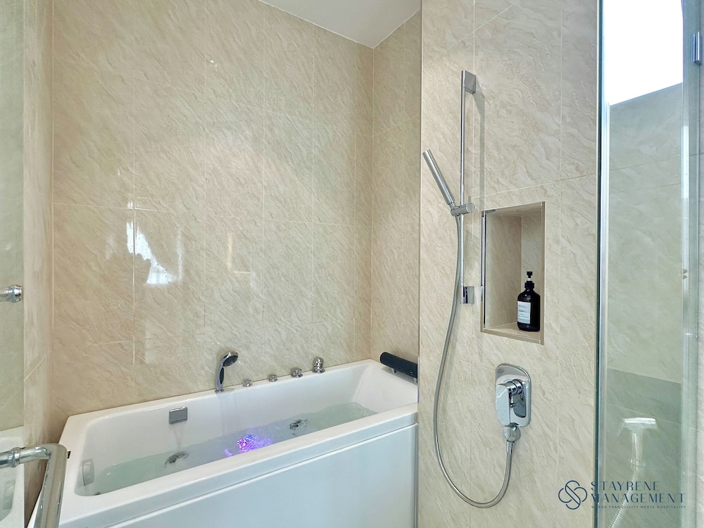 Paragon Suites CIQ By Stayrene