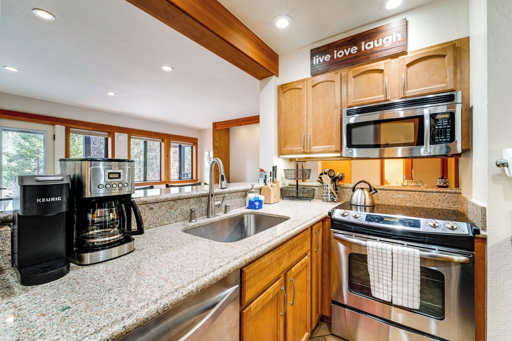 Hike, Sled & Ski! Cozy Tahoe City Condo w/ Hot Tub