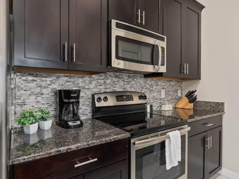 Free Amenities Spacious Home King Beds