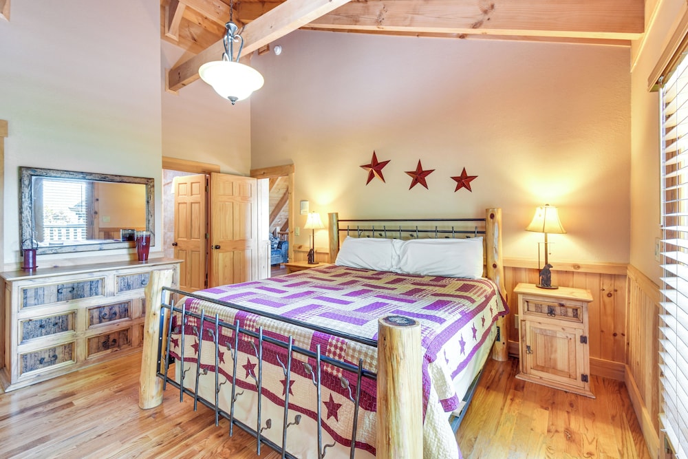 Expansive Sky Valley Lodge w/ Mountain Views! view 4
